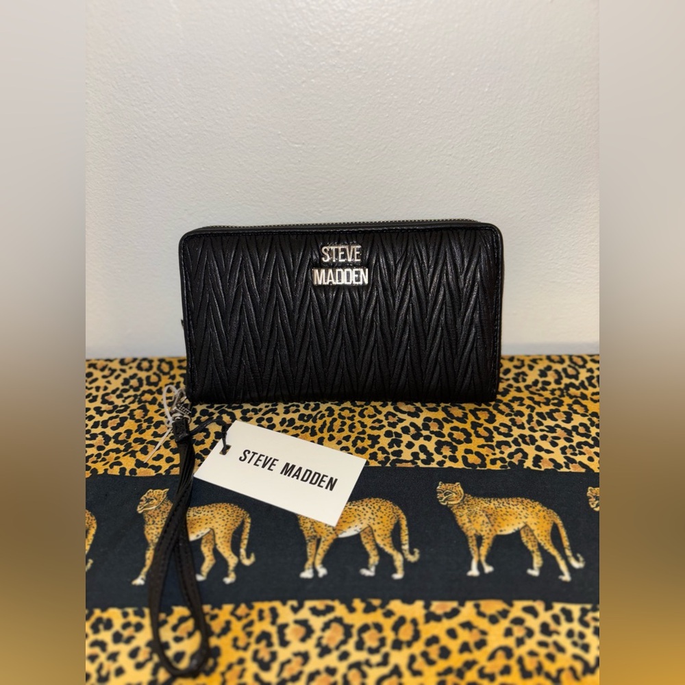 Steve Madden Black Quilted Zip Wallet Wristlet